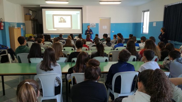 Ventimiglia: 12 classi e 230 alunni hanno partecipato agli incontri per la prevenzione di bullismo e cyberbullismo Ventimiglia: 12 classi e 230 alunni hanno partecipato agli incontri per la prevenzione di bullismo e cyberbullismo