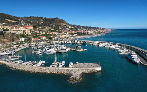 Ventimiglia, "Arte alla marina" in mostra al porto Cala del Forte (Foto)