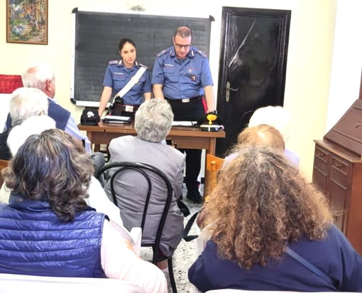 Imperia: campagne informative, i carabinieri incontrano gli anziani del centro ‘Carpe diem’ Imperia: campagne informative, i carabinieri incontrano gli anziani del centro ‘Carpe diem’