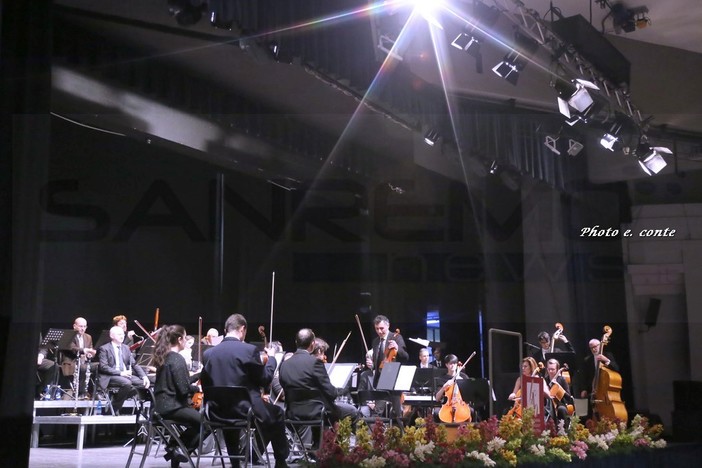 Bordighera: grande successo per l'Orchestra Sinfonica nel 'Concerto di Capodanno (Foto e Video)