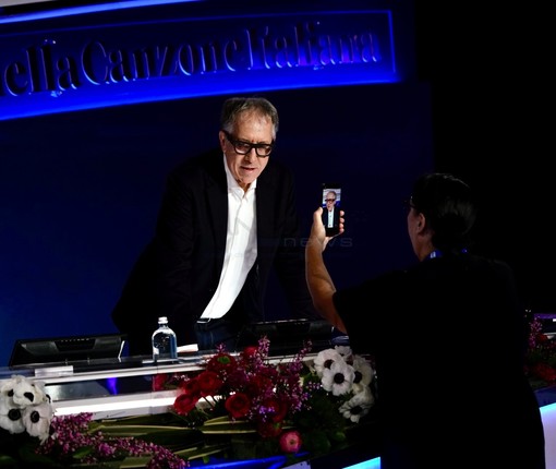 Il sindaco Alberto Biancheri in conferenza stampa all'Ariston Roof (foto Duilio Rizzo) Il sindaco Alberto Biancheri in conferenza stampa all'Ariston Roof (foto Duilio Rizzo)