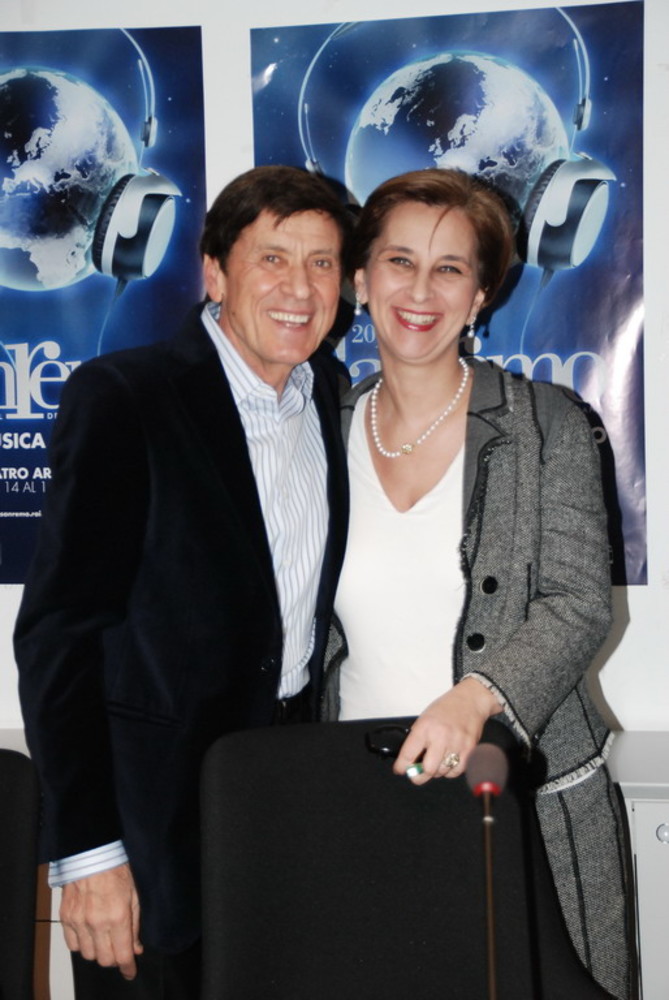Gianni Morandi insieme al vicesindaco Claudia Lolli Gianni Morandi insieme al vicesindaco Claudia Lolli