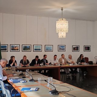 Convocato il Consiglio Comunale per venerdì 19 dicembre: resta alta la tensione dopo il caso del gazebo di Forza Italia Convocato il Consiglio Comunale per venerdì 19 dicembre: resta alta la tensione dopo il caso del gazebo di Forza Italia