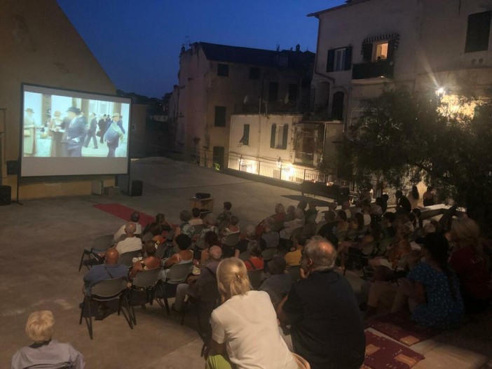 Cinema sotto le stelle, eccezione al calendario: lunedì prossimo in piazza Santa Brigida arriva "Raya e l'ultimo drago" Cinema sotto le stelle, eccezione al calendario: lunedì prossimo in piazza Santa Brigida arriva "Raya e l'ultimo drago"