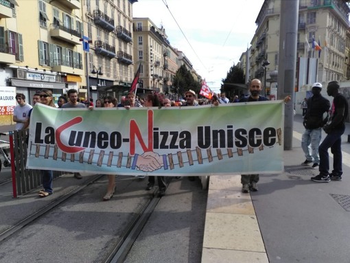 “Pensavano di prenderci per sfinimento, non ce l’hanno fatta”: cinque anni fa venivano ridotte le corse della Cuneo-Nizza “Pensavano di prenderci per sfinimento, non ce l’hanno fatta”: cinque anni fa venivano ridotte le corse della Cuneo-Nizza