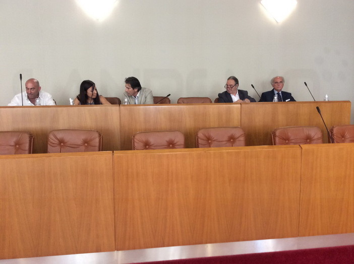 Ventimiglia: i consiglieri comunali rinunciano al gettone di presenza, proposta della minoranza incassa il sì del Consiglio.