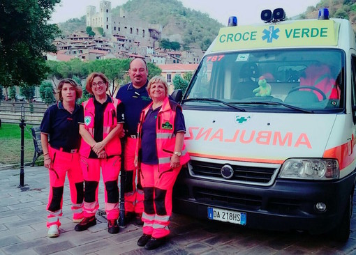 Dolceacqua: la Croce Verde Intemelia al servizio del pubblico per lo spettacolo dei fuochi d'artificio (Foto) Dolceacqua: la Croce Verde Intemelia al servizio del pubblico per lo spettacolo dei fuochi d'artificio (Foto)
