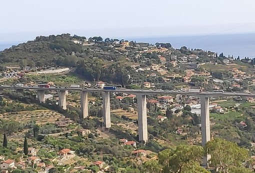Rocce instabili sopra la A10 tra Bordighera e Ventimiglia: domani alcune interruzioni al traffico Rocce instabili sopra la A10 tra Bordighera e Ventimiglia: domani alcune interruzioni al traffico