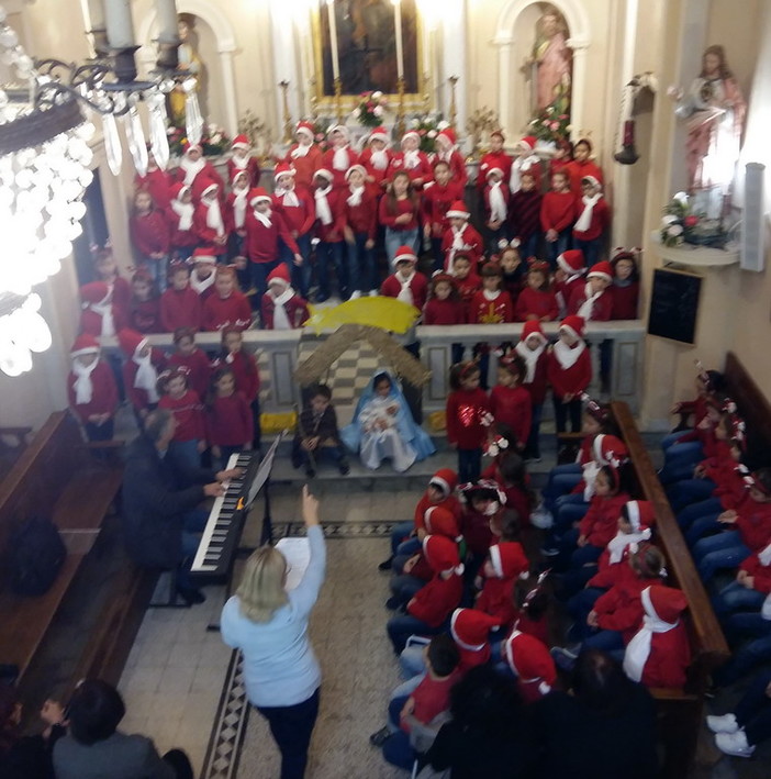 Sanremo: grande partecipazione ieri alla scuola di San Pietro per il concerto del 'Saint Peter's Chorus' (Foto) Sanremo: grande partecipazione ieri alla scuola di San Pietro per il concerto del 'Saint Peter's Chorus' (Foto)