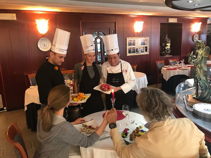 Lo chef di Mendatica Renato Grasso promuove nei suoi corsi di cucina agli chef russi i fiori eduli ‘Made in Liguria’