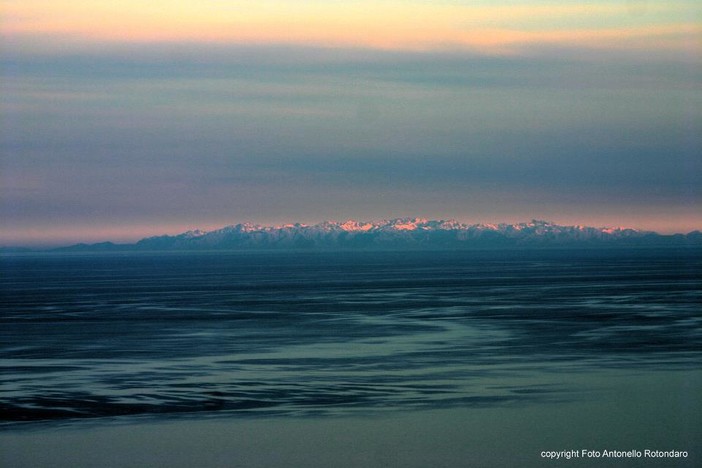 Si vede la Corsica? Quante volte l'abbiamo vista dalla costa: ora è nato anche un gruppo su Facebook