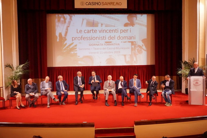 Grande successo per il convegno-evento tenutosi a Sanremo "Le carte vincenti per i professionisti del domani” (Foto)