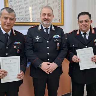 Onorificenze al merito di 'lungo comando' per i Luogotenenti dei CC Mennitto e Sesili (Foto) Onorificenze al merito di 'lungo comando' per i Luogotenenti dei CC Mennitto e Sesili (Foto)
