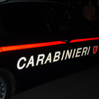 Vallecrosia: forzano la serranda di 'Tessilandia' in via Aldo Moro ma all'uscita trovano... i Carabinieri
