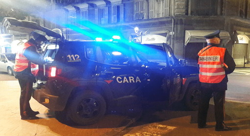 Ospedaletti: assembramento ieri sera di fronte ad un bar, intervento dei Carabinieri