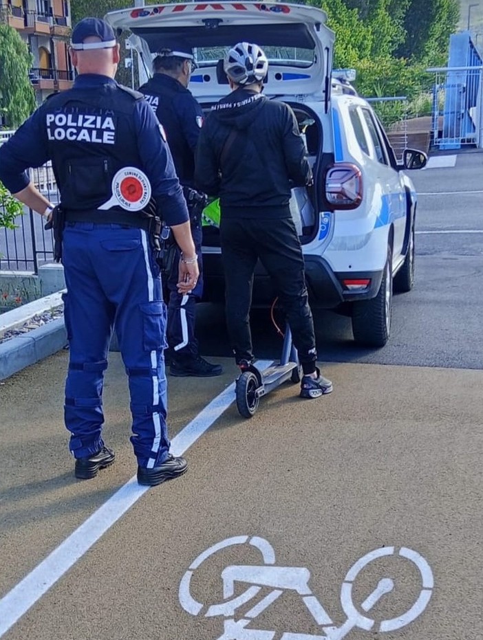 Diano Marina, controlli della Polizia Locale per la sicurezza stradale. Diano Marina, controlli della Polizia Locale per la sicurezza stradale.