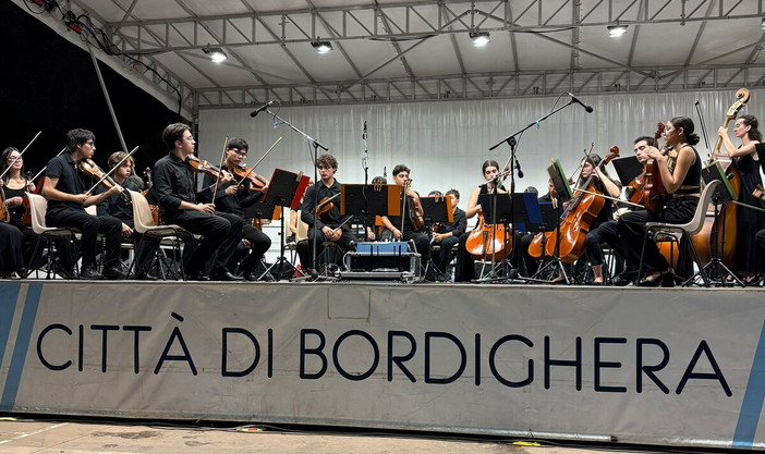 Bordighera, ai Giardini Lowe il concerto dell'Orchestra Note Libere: il sindaco Baldassarre "E' la cultura che unisce" Bordighera, ai Giardini Lowe il concerto dell'Orchestra Note Libere: il sindaco Baldassarre "E' la cultura che unisce"