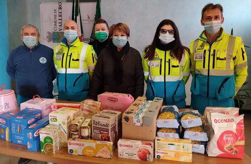 Continuano le donazioni di generi di prima necessità agli assistiti dei Servizi Sociali del Comune di Vallecrosia Continuano le donazioni di generi di prima necessità agli assistiti dei Servizi Sociali del Comune di Vallecrosia