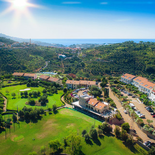 Ferragosto tra piscina e mare: doppio appuntamento al Castellaro Golf Resort e all’Aregai Marina Ferragosto tra piscina e mare: doppio appuntamento al Castellaro Golf Resort e all’Aregai Marina