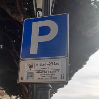 I cartelli che ancora indicano i 'gratta e sosta' I cartelli che ancora indicano i 'gratta e sosta'