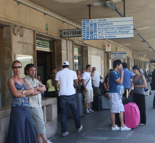 Crisi politica nel Nord Africa: tunisino cerca di fuggire ma viene arrestato dalla Polizia di Frontiera Crisi politica nel Nord Africa: tunisino cerca di fuggire ma viene arrestato dalla Polizia di Frontiera