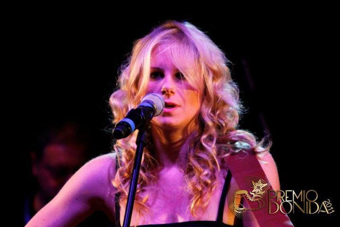 Nuovo importante riconoscimento per la cantautrice imperiese Chiara Ragnini Nuovo importante riconoscimento per la cantautrice imperiese Chiara Ragnini