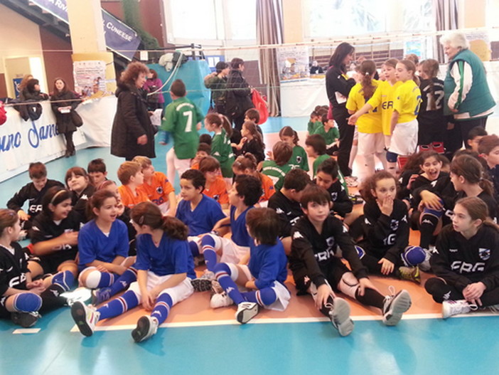 La  coppa “Fair play” al torneo Ravano per le Primarie dell'Istituto Comprensivo 'Italo Calvino'