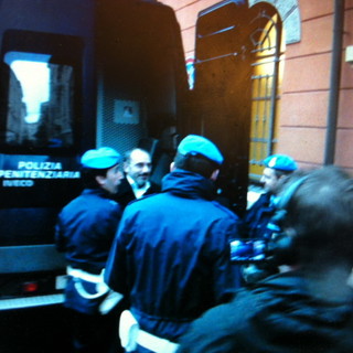 Ventimiglia: iniziato da poco il processo a Sandro Caramello. "Questa è l'Italia" ha detto al suo arrivo