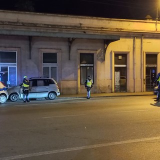 Sanremo: controlli notturni della Polizia Municipale, controllati 70 veicoli ed elevate alcune multe (Foto)