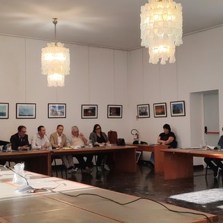 A Bordighera torna il consiglio comunale: bilancio, scuola di via Napoli e Palazzo del Parco tra i punti all'ordine del giorno