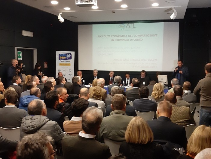 "Altri 6 milioni di euro per le stazioni sciistiche del Cuneese": l'annuncio di Chiamparino alla presentazione della stagione 2018/19 (Video)