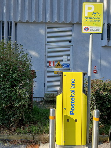 Grazie al progetto ‘Polis’ di Poste Italiane installate due colonnine di ricarica in provincia di Imperia