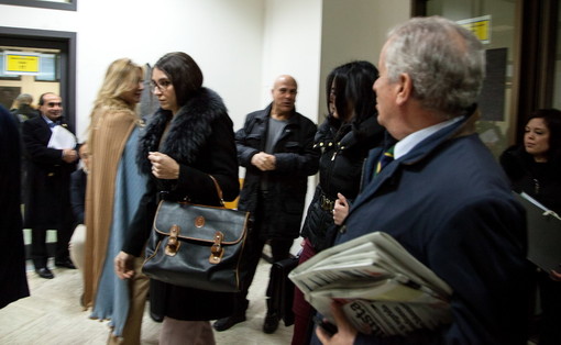 L'incrocio tra Claudio Scajola e Chiara Rizzo stamani in tribunale a Reggio Calabria L'incrocio tra Claudio Scajola e Chiara Rizzo stamani in tribunale a Reggio Calabria
