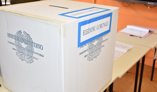 Bordighera, scheda annullata al seggio 4: elettore fotografa il voto, intervengono i carabinieri sul posto