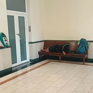 Bordighera, degrado e incuria nella stazione ferroviaria: un lettore «Situazione lesiva per una città turistica»