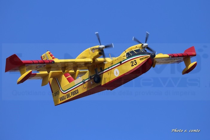 Carpasio: incendio questa mattina a Prati Piani, ora è sotto controllo dopo i lanci dall'alto Carpasio: incendio questa mattina a Prati Piani, ora è sotto controllo dopo i lanci dall'alto
