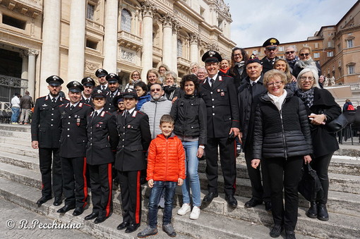 Da Diano Marina al Vaticano per l'udienza del Papa: i Carabinieri della Stazione oggi a San Pietro (Foto) Da Diano Marina al Vaticano per l'udienza del Papa: i Carabinieri della Stazione oggi a San Pietro (Foto)