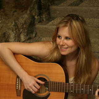 Sanremo: sabato 13, due appuntamenti per la cantante genovese Chiara Ragnini