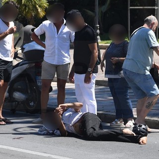 Sanremo: cade da solo con il monopattino in corso Imperatrice, 60enne portato in ospedale Sanremo: cade da solo con il monopattino in corso Imperatrice, 60enne portato in ospedale