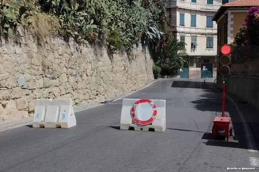 Bordighera: chiusa via dei Colli per la sostituzione di un tubo, strada interrotta fino alle 15 Bordighera: chiusa via dei Colli per la sostituzione di un tubo, strada interrotta fino alle 15