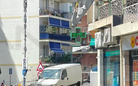 Caldo e afa stringono l’Imperiese: oggi e domani resta alto il disagio, possibili temporali sui rilievi provinciali