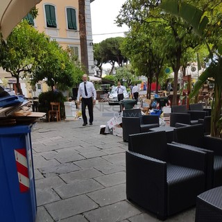 Sanremo: carro funebre non passa in piazza Bresca, ex gestore "Inutili le borchie se non si controlla"