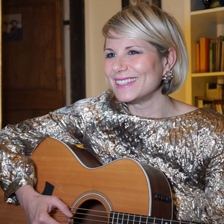 La cantautrice di Lingueglietta Chiara Ragnini omaggia il leggendario Gino Paoli in una cover d'autore