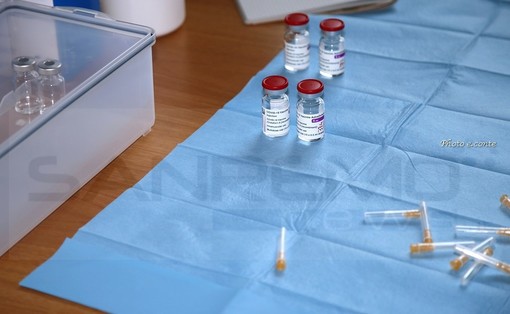 Gli operatori scolastici prenotati per il prossimo weekend potranno vaccinarsi il 27 e 28 marzo