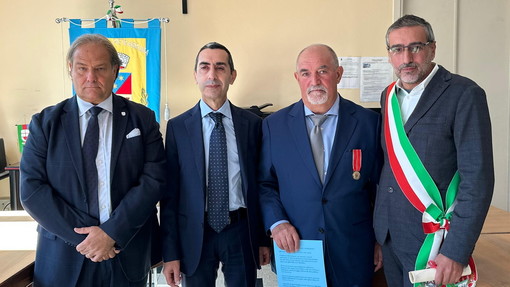 Pietrabruna conferisce la cittadinanza onoraria a Domenico Gatti, vittima del terrorismo e simbolo di coraggio