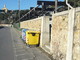 Sanremo: cassonetti dell'immondizia 'parcheggiati' al posto delle moto sul lungomare di Bussana