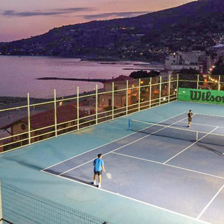 Ospedaletti: oggi al Circolo Tennis un torneo speciale, una 'Notte bianca' con racchette e palline