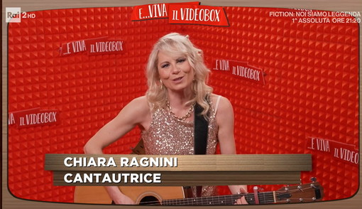 Chiara Ragnini su RaiDue a 'E Viva il VideoBox': la cantautrice ligure è andata in onda ospite subito dopo Fiorello Chiara Ragnini su RaiDue a 'E Viva il VideoBox': la cantautrice ligure è andata in onda ospite subito dopo Fiorello