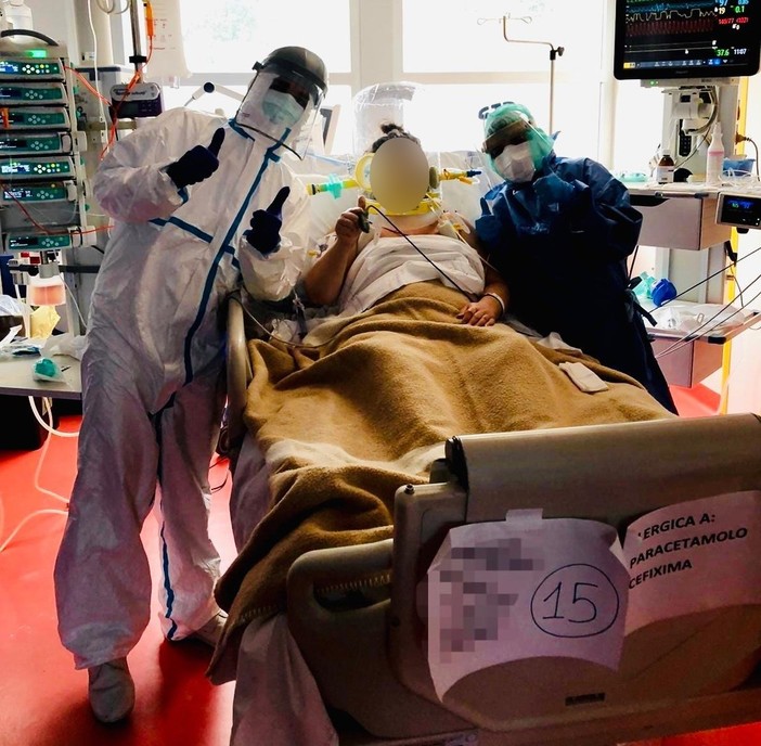 Genova: foto choc sul profilo dell'ospedale per chiedere a tutti 'restate a casa', i numeri di oggi dal San Martino Genova: foto choc sul profilo dell'ospedale per chiedere a tutti 'restate a casa', i numeri di oggi dal San Martino