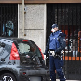 Sanremo: proseguono i controlli della Polizia Locale, dall'inizio 21 persone ed un locale denunciati Sanremo: proseguono i controlli della Polizia Locale, dall'inizio 21 persone ed un locale denunciati